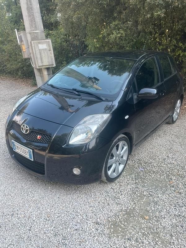 Usata Toyota Yaris 133 CV (97 kW) 2007 Nero Utilitaria