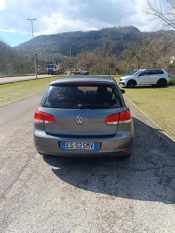 Usata VW Golf VI 102 CV (75 kW) 2011 Grigio Utilitaria
