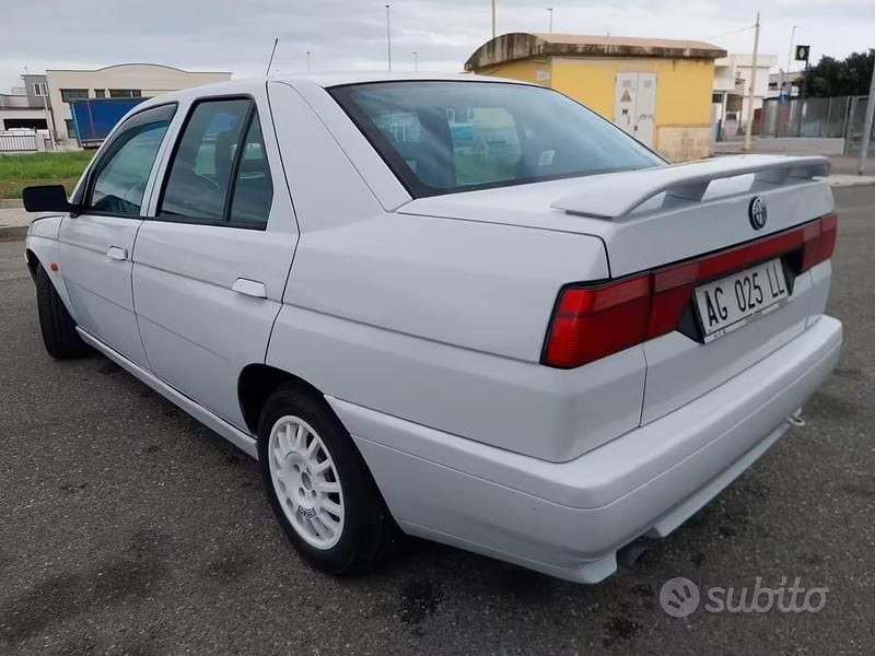 Usata Alfa Romeo 155 126 CV (92 kW) 1995 Bianco Berlina