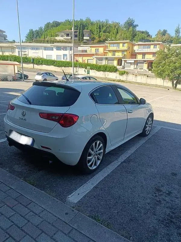 Usata Alfa Romeo Giulietta Distinctive 140 CV (102 kW) 2012 Utilitaria