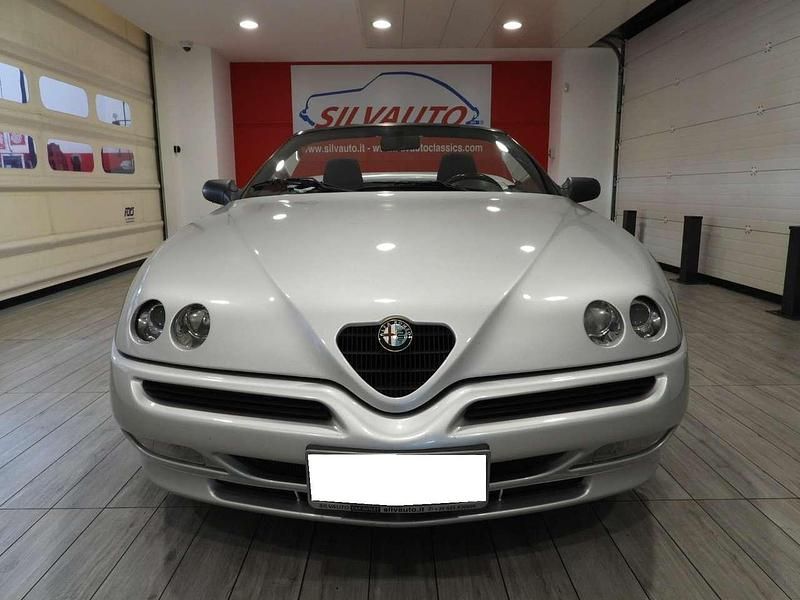Usata Alfa Romeo Spider 144 CV (105 kW) 2001 Argento metallizzato Cabrio