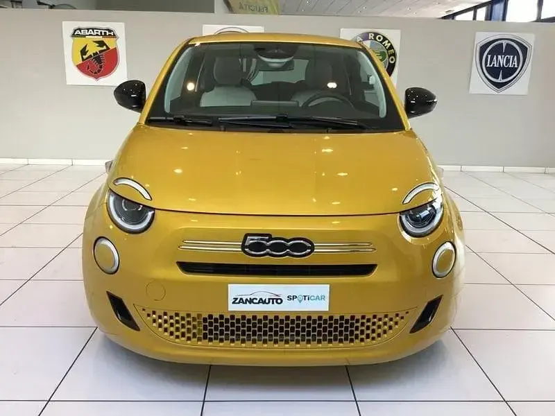 Nuova Fiat 500 Icon 70 CV (51 kW) 2026 Giallo Berlina