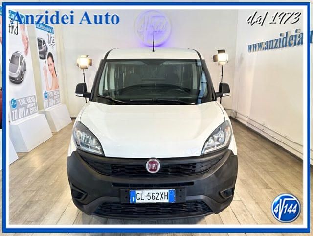 Usata Fiat Doblò Business 105 CV (77 kW) 2022 Bianco pastello Monovolume