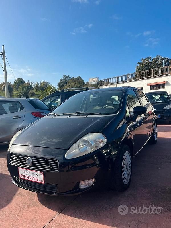 Usata Fiat Grande Punto 74 CV (54 kW) 2007 Grigio Utilitaria