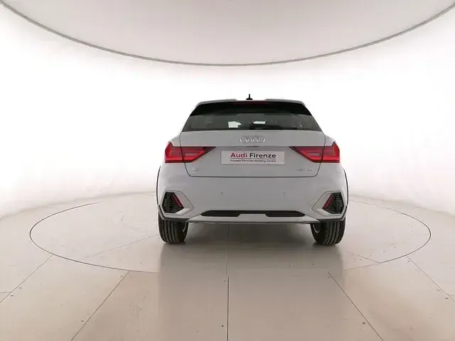 Usata Audi A1 Business 110 CV (80 kW) 2023 Bianco ghiacciaio metallizzato SUV