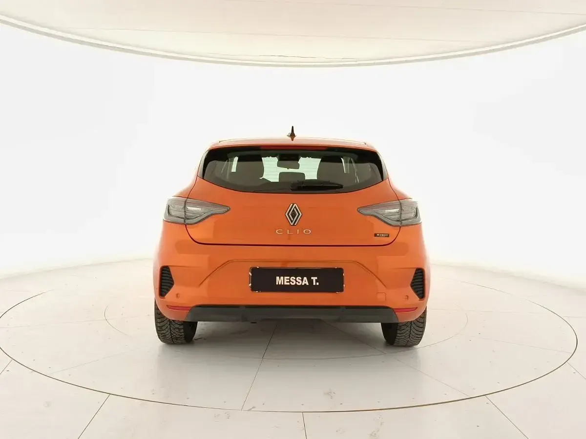 Usata Renault Clio Evolution 145 CV (106 kW) 2023 Orange valencia Utilitaria