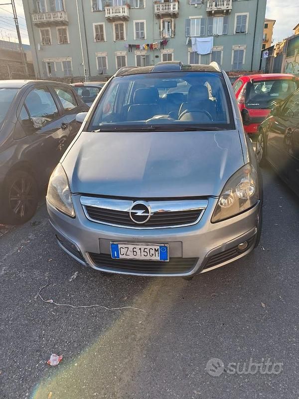 Usata Opel Zafira 2006 Grigio Monovolume