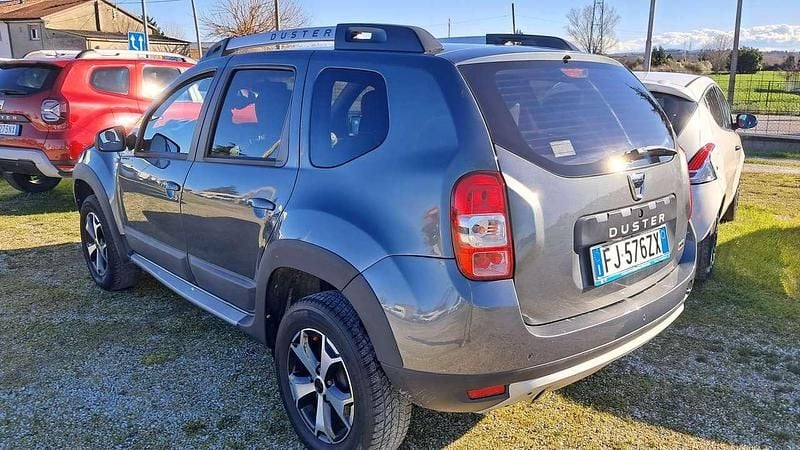 Usata Dacia Duster Lauréate 114 CV (83 kW) 2017 Grigio SUV