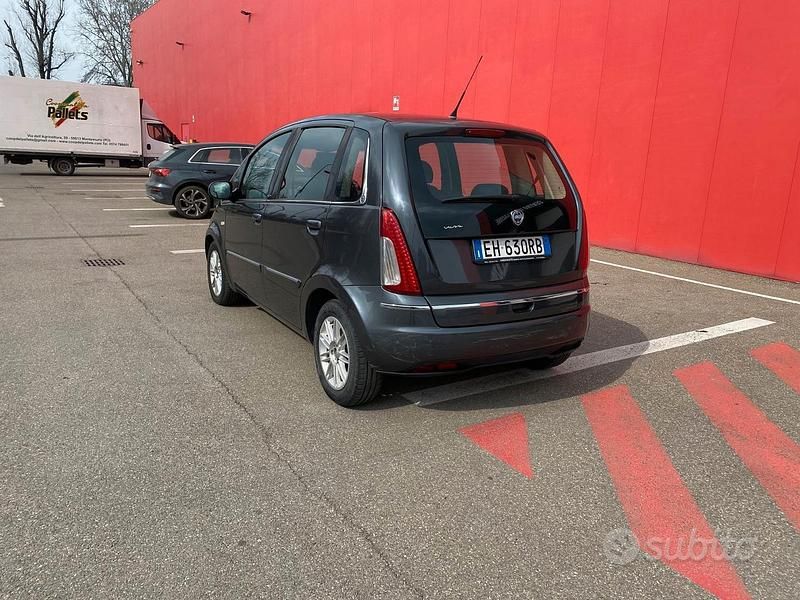 Usata Lancia Musa S 92 CV (67 kW) 2011 Nero Monovolume