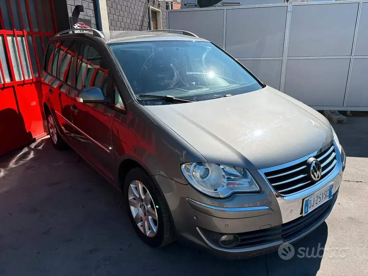 Usata VW Touran Highline 140 CV (102 kW) 2007 Grigio Monovolume
