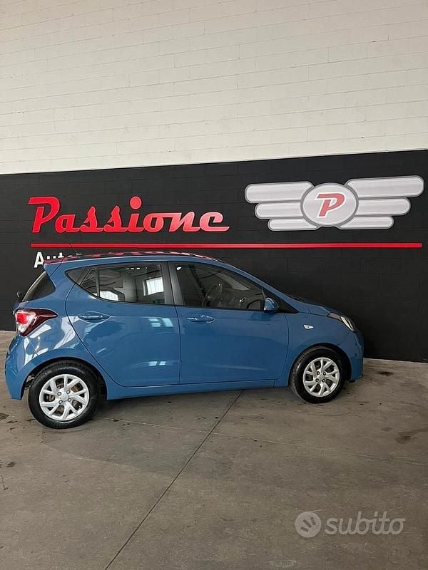 Używany Hyundai i10 67 KM (49 kW) 2018 Niebieski Hatchback