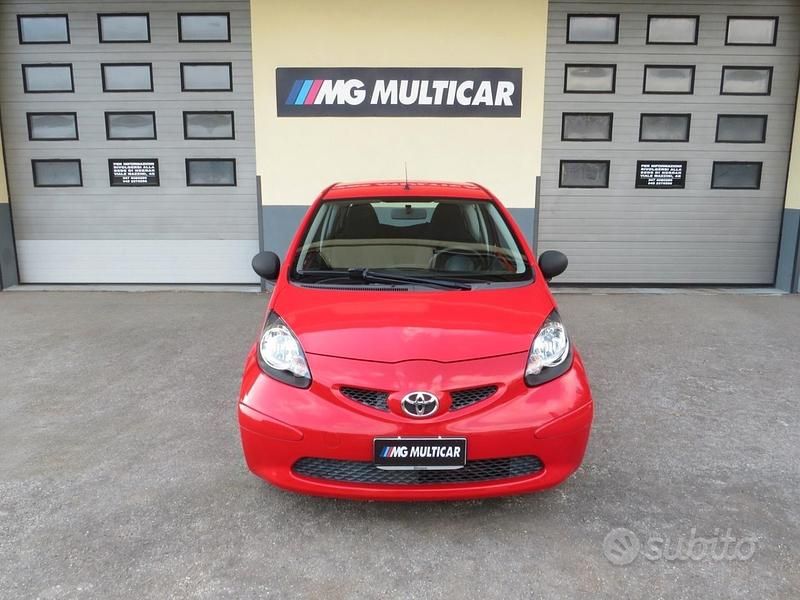 Usata Toyota Aygo 68 CV (50 kW) 2008 Rosso Utilitaria
