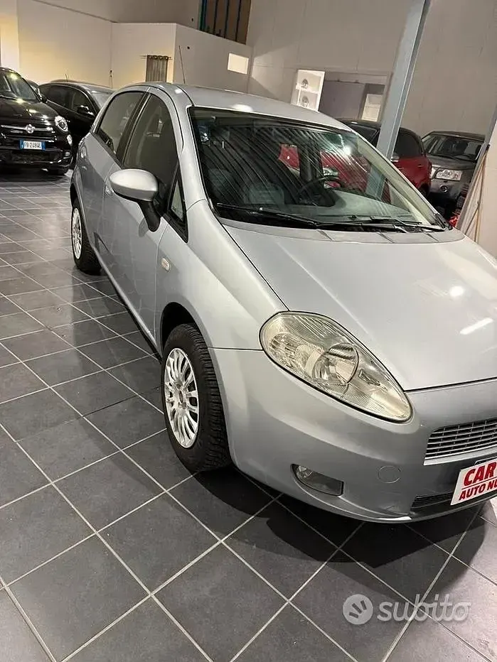 Usata Fiat Grande Punto 77 CV (56 kW) 2010 Grigio Utilitaria