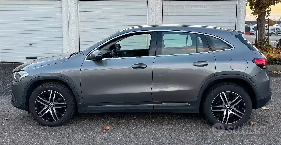 Usata Mercedes GLA200 Premium 150 CV (110 kW) 2022 Grigio SUV