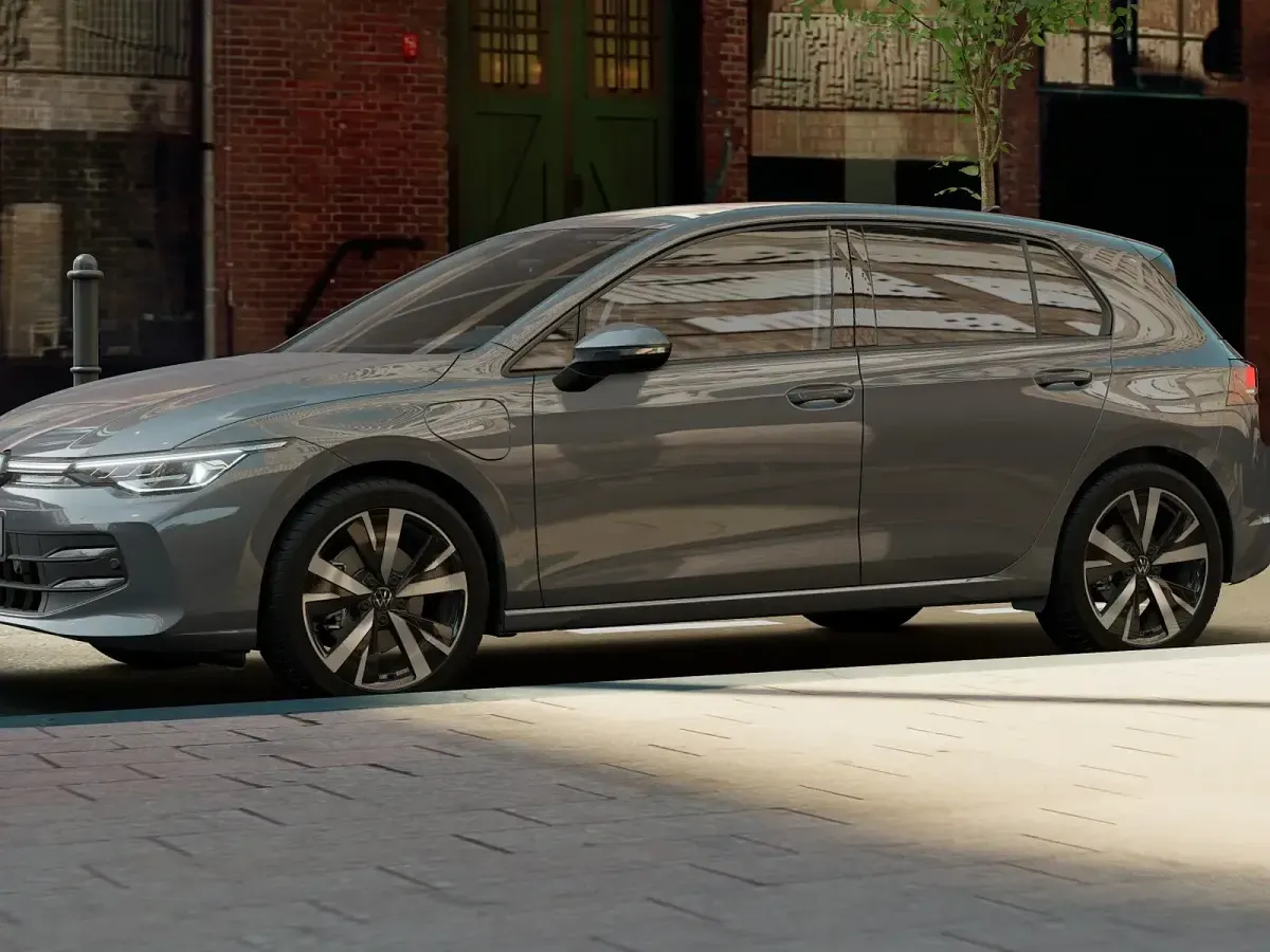 Nuova VW Golf VIII R-line Plus 204 CV (150 kW) 2026 Dolphin grey metallizzato Berlina