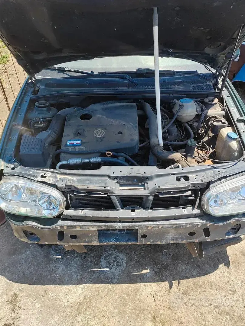 Usata VW Golf IV 101 CV (74 kW) 1998 Verde Cabrio