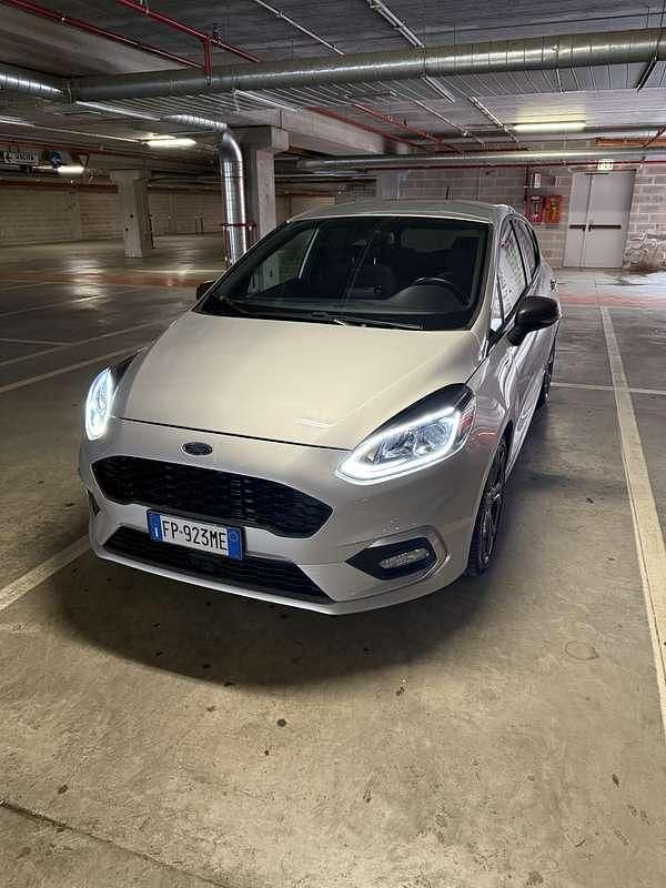 Usata 2019 Ford Fiesta ST-Line Tre volumi | 9500 € (Super prezzo) - Immagine 1/4