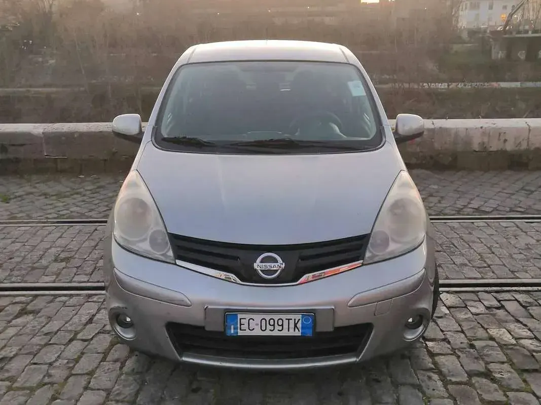 Usata Nissan Note Acenta 86 CV (63 kW) 2010 Argento Utilitaria
