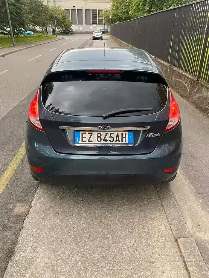 Usata Ford Fiesta 95 CV (69 kW) 2015 Blu Utilitaria