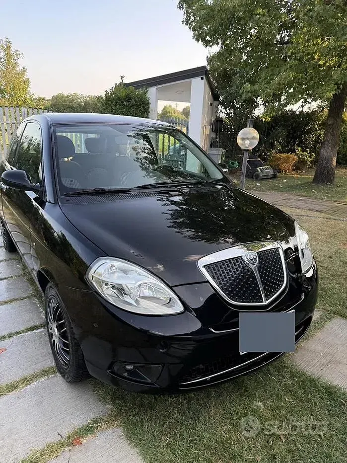 Usata Lancia Ypsilon 75 CV (55 kW) 2008 Nero Utilitaria