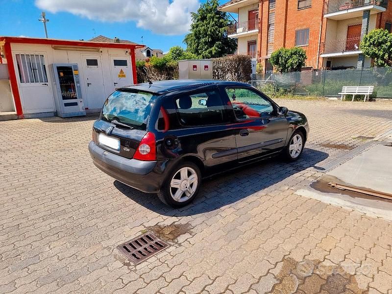 Usata Renault Clio II 100 CV (73 kW) 2005 Utilitaria