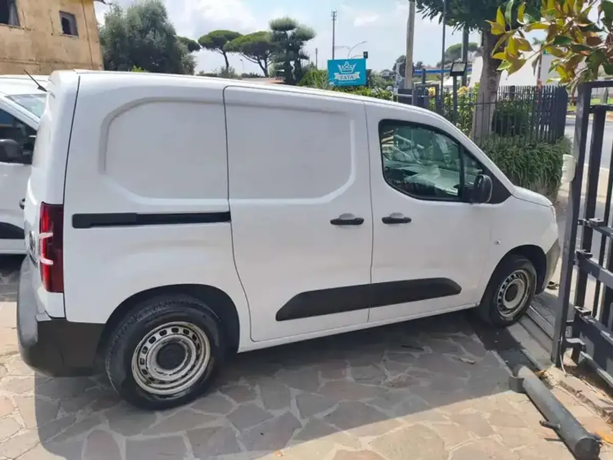 Usata Fiat Doblò 101 CV (74 kW) 2023 Bianco Monovolume