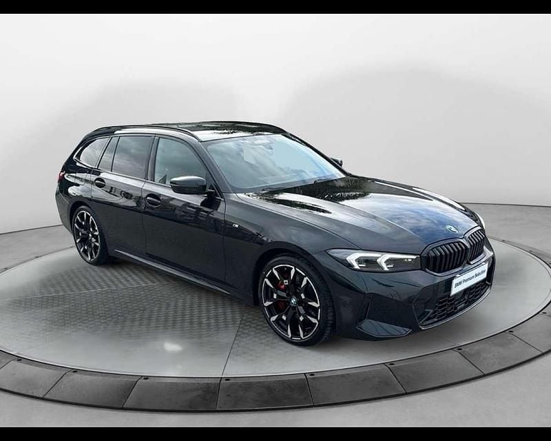 Usata BMW 320 M Sport 190 CV (139 kW) 2025 Black sapphire metallizzato Station wagon