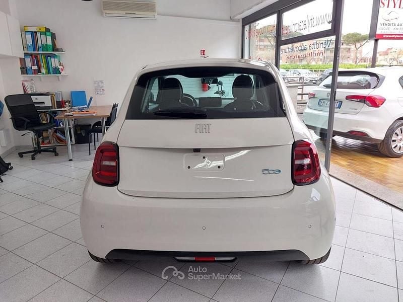 Nieuw Fiat 500e Icon 42 kW (58 PK) 2026 Groen Sedan