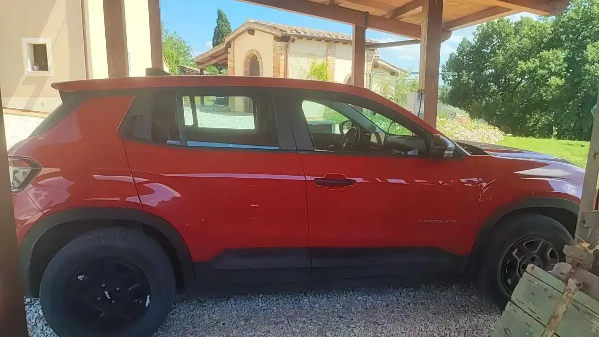 Usata Jeep Avenger EV 61 kW (84 CV) 2024 Rosso SUV
