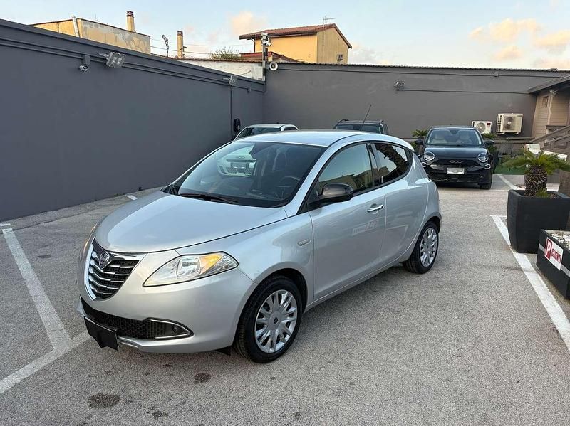 Gebraucht Lancia Ypsilon Silver 69 PS (50 kW) 2014 Grau Kleinwagen