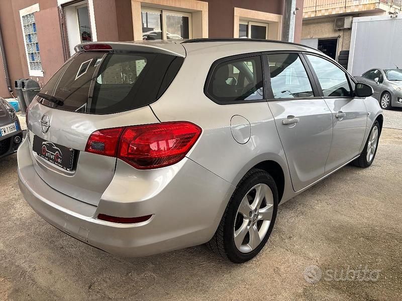 Usata Opel Astra Cosmo 101 CV (74 kW) 2011 Argento Station wagon