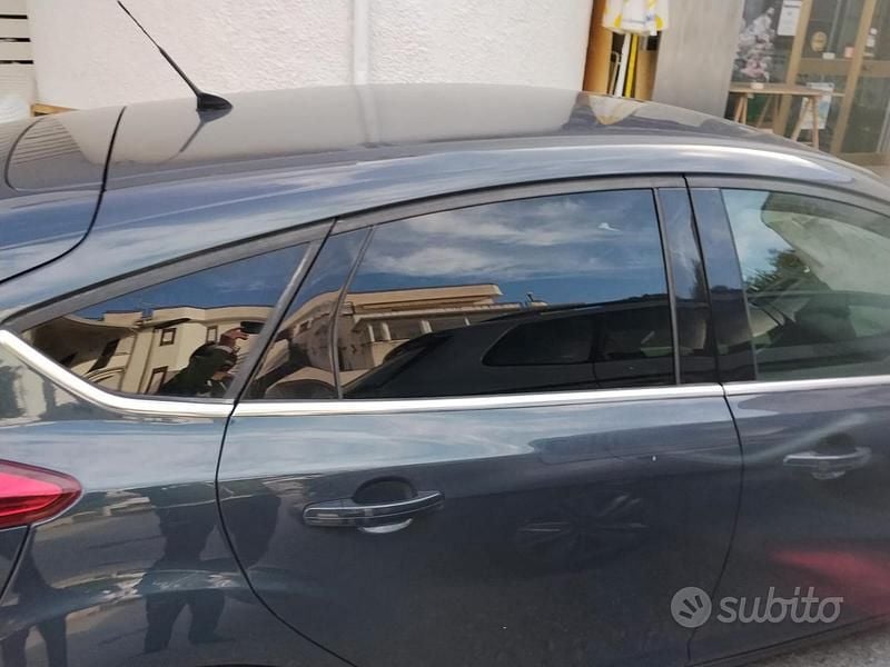 Usado Ford Focus 95 HP (69 kW) 2012 Sedan