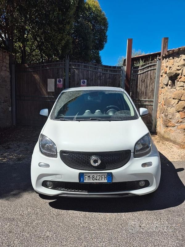 Usata Smart ForFour 64 CV (47 kW) 2017 Bianco Utilitaria