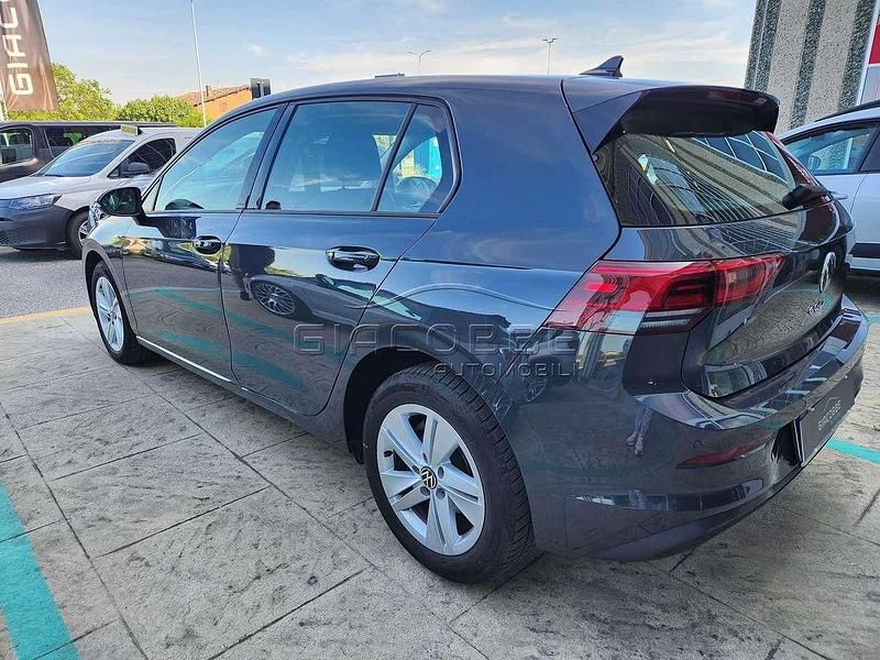 Usata VW Golf VIII Life 116 CV (85 kW) 2022 Grigio urano Berlina