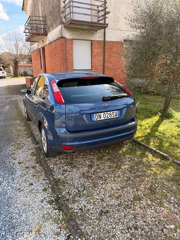 Begagnad Ford Focus 90 HK (66 kW) 2008 Blå Sedan