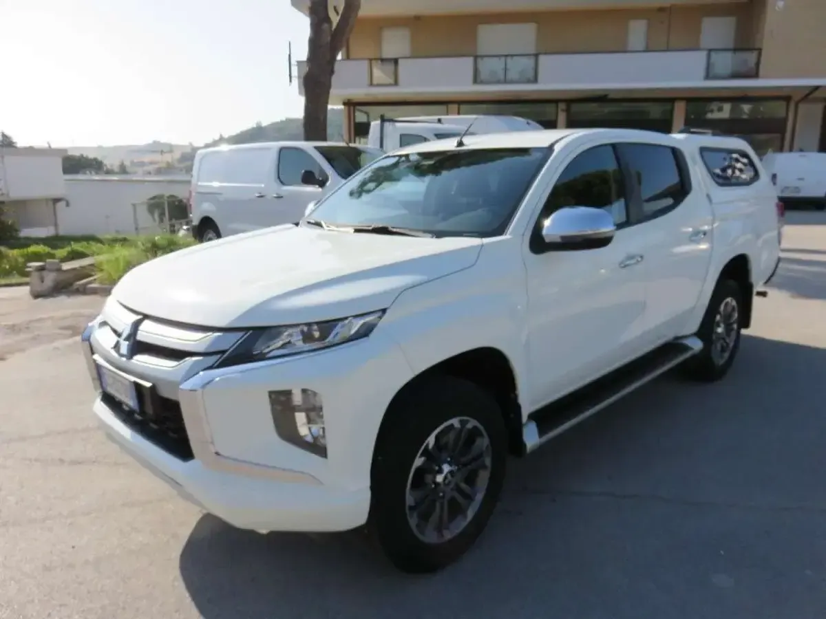 Usata Mitsubishi L200 Intense 150 CV (110 kW) 2021 Bianco Pick-up