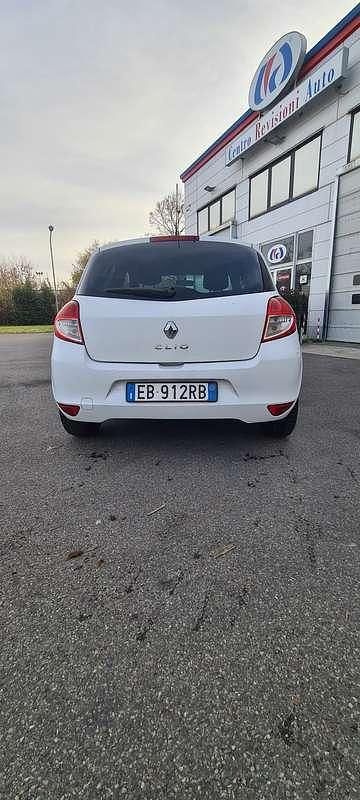 Usata 2010 Renault Clio II Tre volumi | 1200 € (Super prezzo) - Immagine 1/4