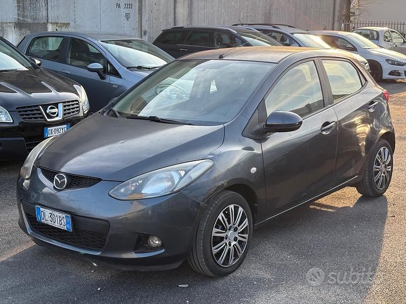 Begagnad Mazda 2 75 HK (55 kW) 2007 Blå Halvkombi