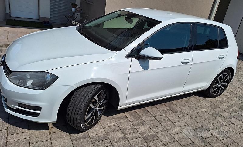 Usata VW Golf VII Comfortline 105 CV (77 kW) 2013 Bianco Berlina