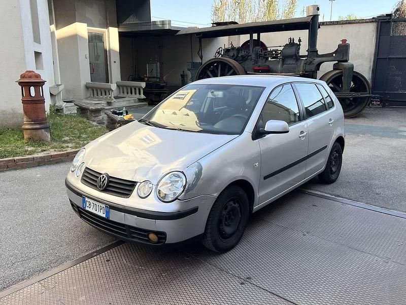 Usata VW Polo Trendline 75 CV (55 kW) 2003 Argento Berlina