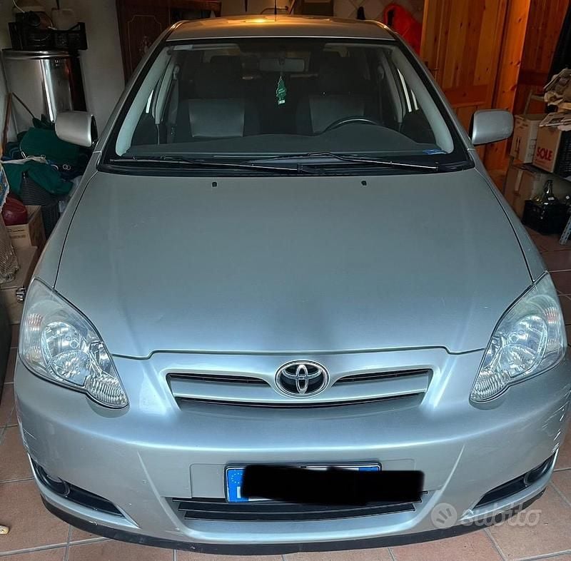 Usata Toyota Corolla 90 CV (66 kW) 2006 Grigio Berlina