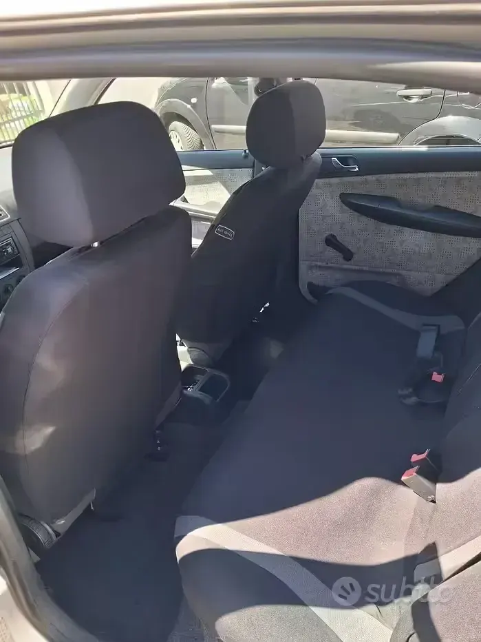 Usata Skoda Fabia 64 CV (47 kW) 2003 Grigio Berlina