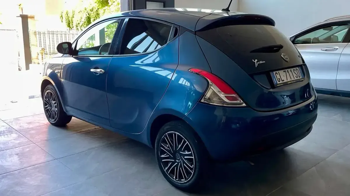 Usata Lancia Ypsilon 69 CV (50 kW) 2022 Blu/azzurro Utilitaria