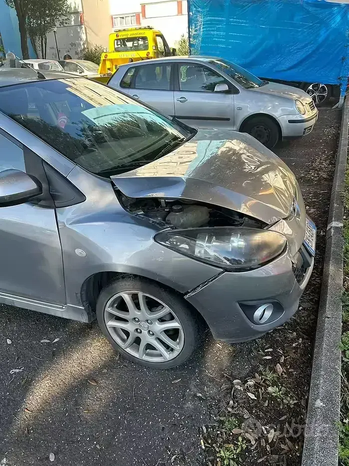 Usata Mazda 2 95 CV (69 kW) 2012 Grigio Utilitaria