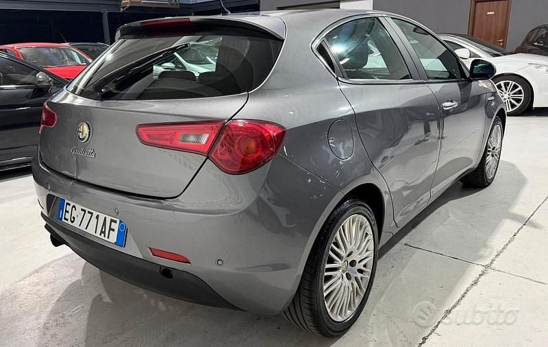 Usata Alfa Romeo Giulietta 170 CV (125 kW) 2011 Grigio Utilitaria