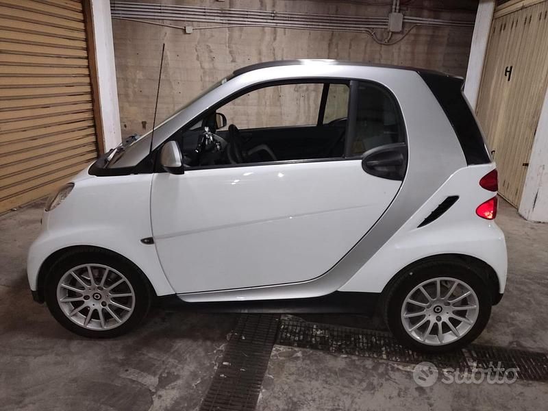 Usata Smart ForTwo Coupé Pure 61 CV (44 kW) 2015 Bianco Utilitaria