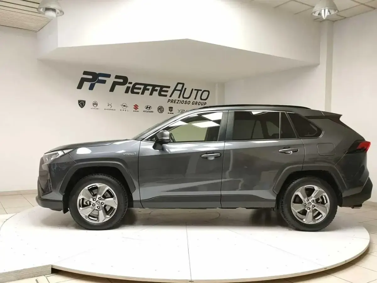 Usata Toyota RAV4 Hybrid Style 120 CV (88 kW) 2021 Grigio SUV