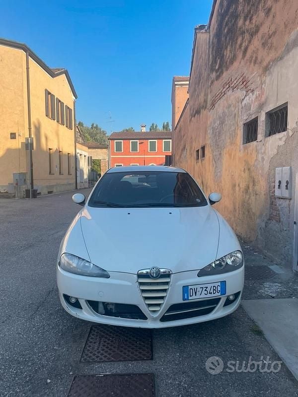 Usata Alfa Romeo 147 Distinctive 105 CV (77 kW) 2009 Bianco Utilitaria