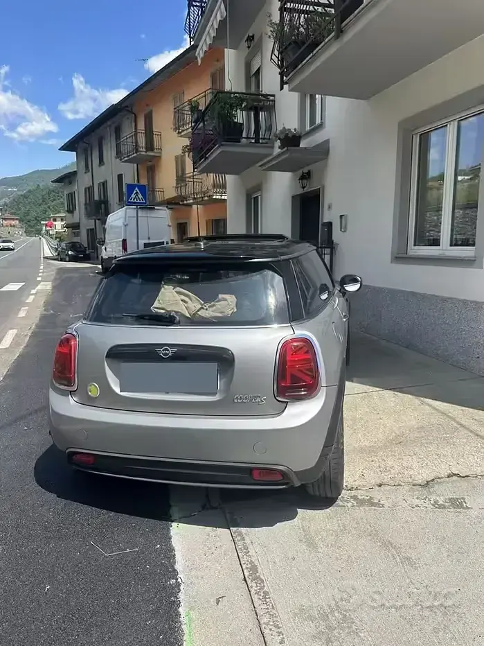 Usata Mini Cooper SE 75 kW (102 CV) 2022 Grigio Utilitaria