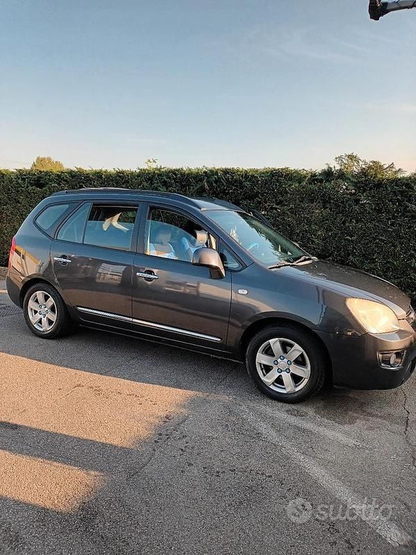 Usata Kia Carens 2009 Nero Monovolume